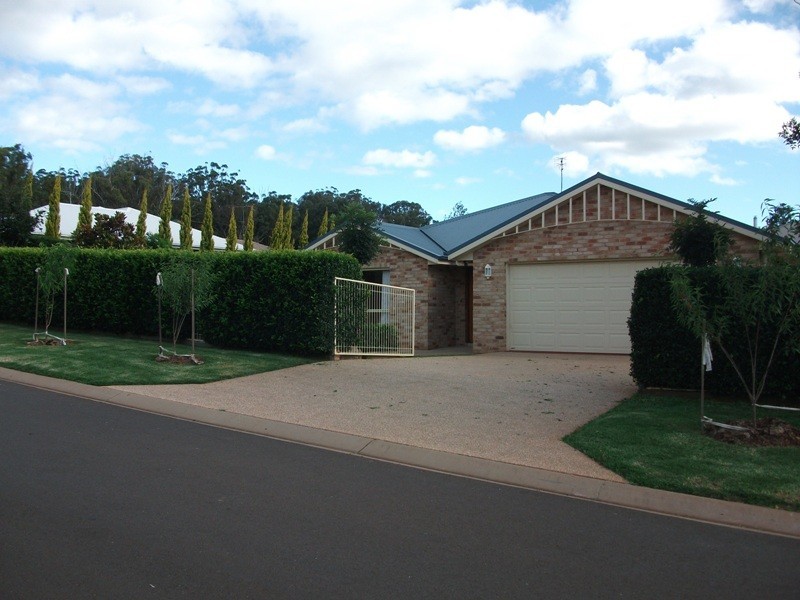 4 Corella Street, Middle Ridge QLD 4350