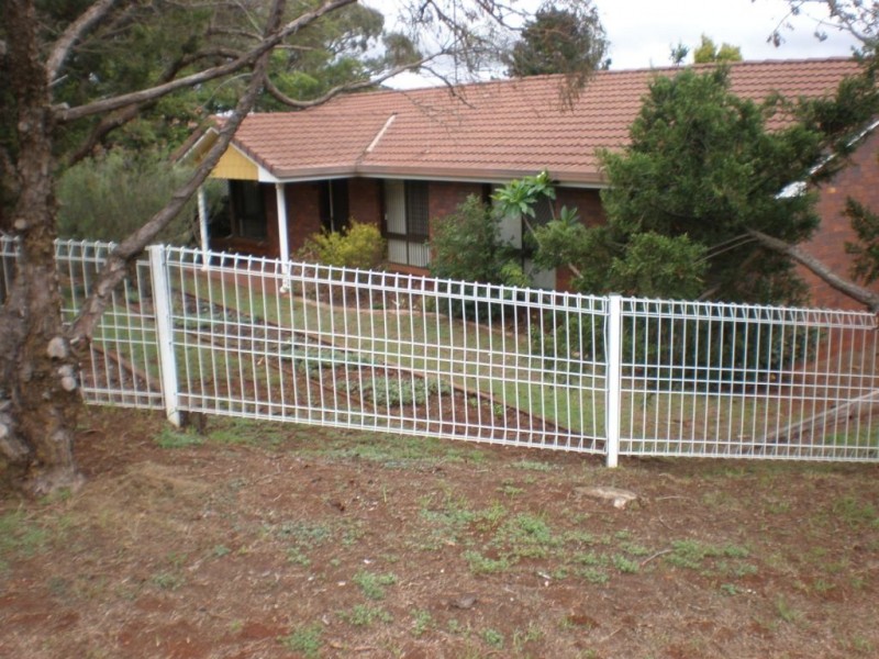 2 Croydon Street, Harristown QLD 4350