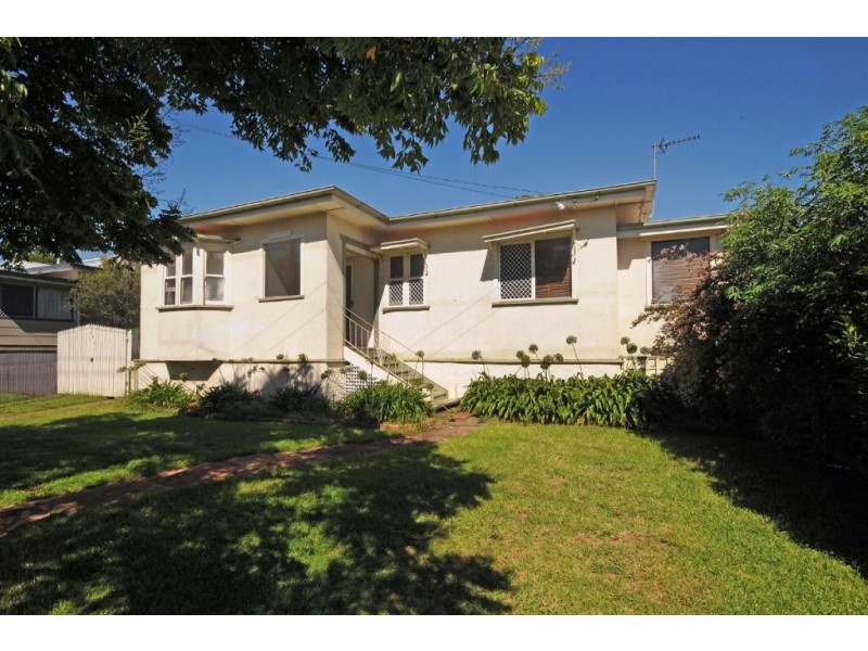 249 West Street, Harristown QLD 4350