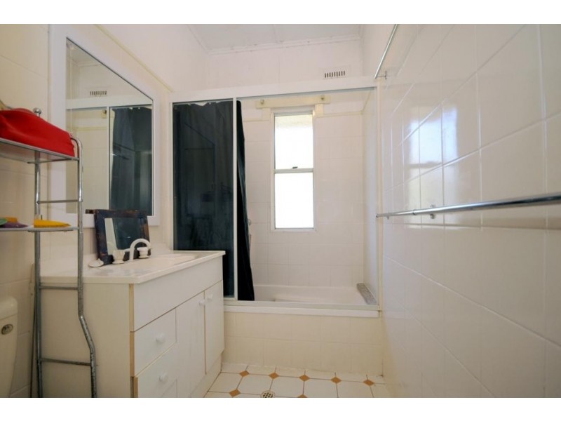 249 West Street, Harristown QLD 4350