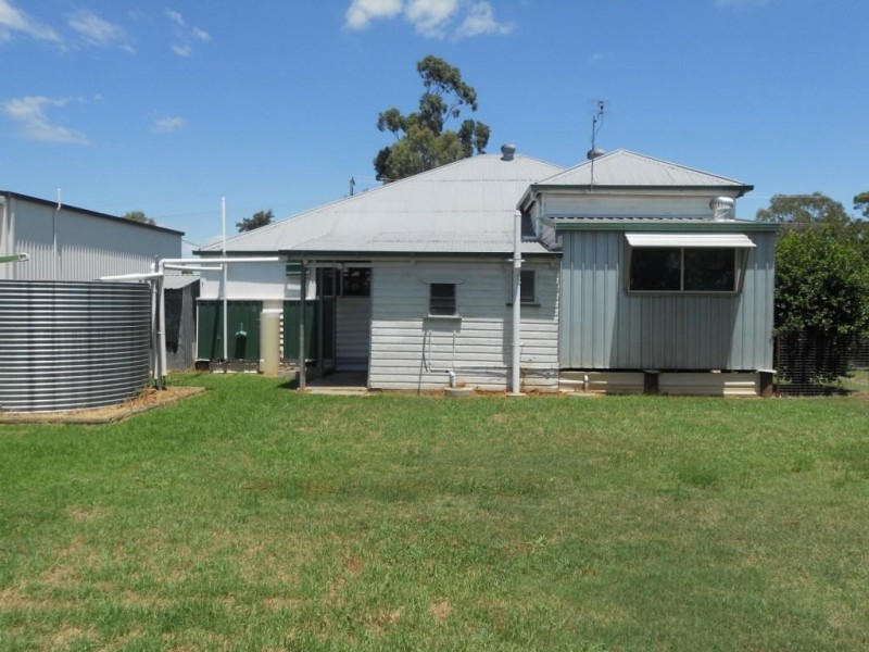 34 Queen Street, Oakey QLD 4401