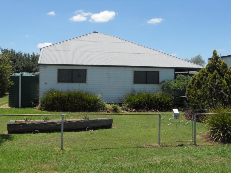 34 Queen Street, Oakey QLD 4401