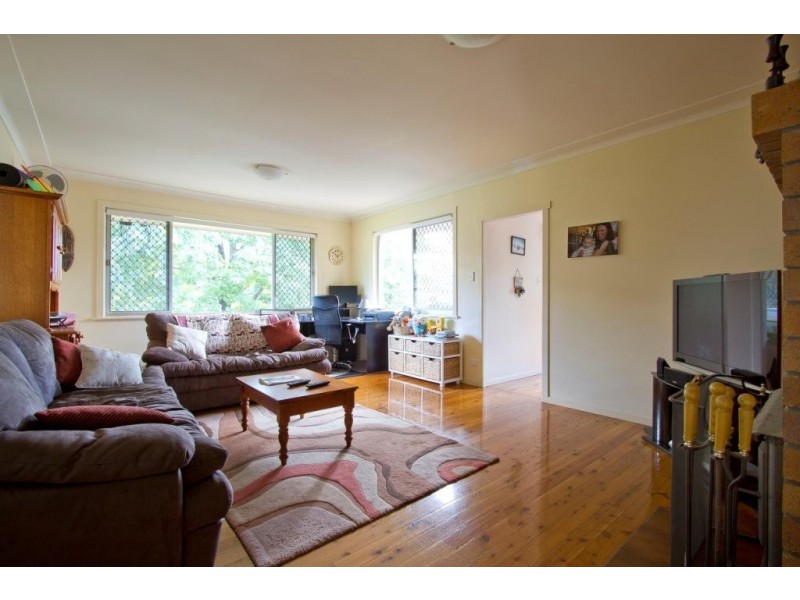 8 Ferguson Street, Mount Lofty QLD 4350