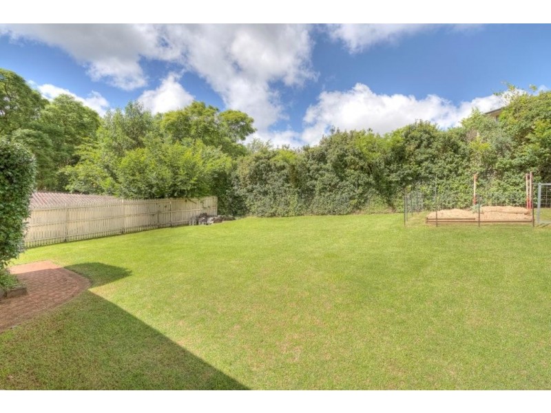 8 Ferguson Street, Mount Lofty QLD 4350