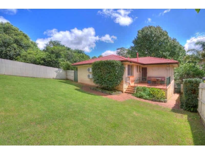 8 Ferguson Street, Mount Lofty QLD 4350