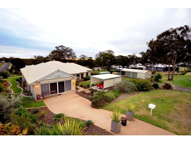 1  Kimdon Crescent, Highfields QLD 4352