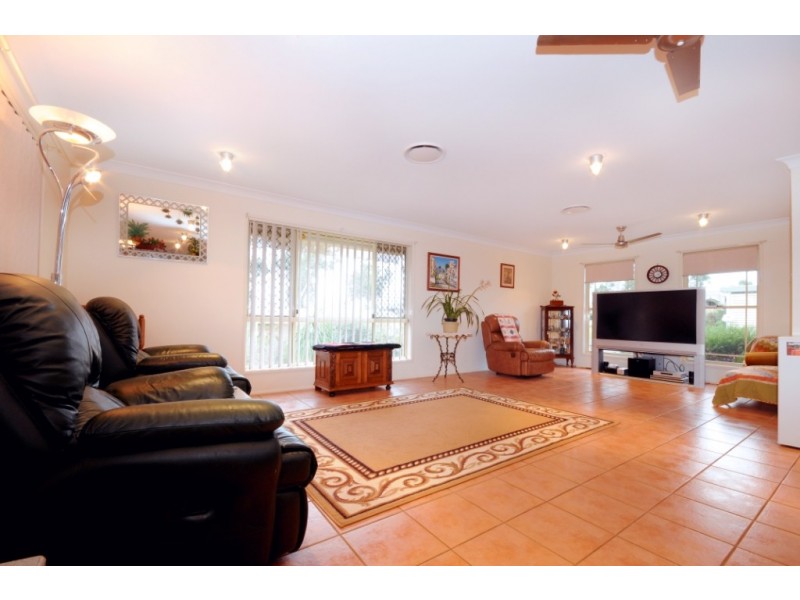 1  Kimdon Crescent, Highfields QLD 4352