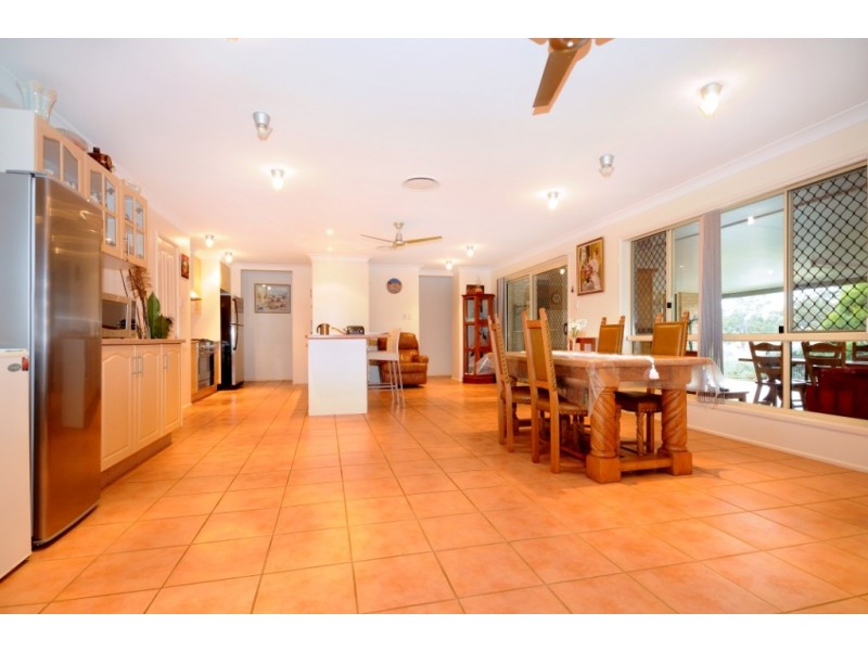 1  Kimdon Crescent, Highfields QLD 4352