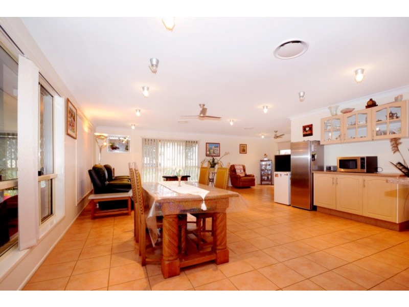 1  Kimdon Crescent, Highfields QLD 4352