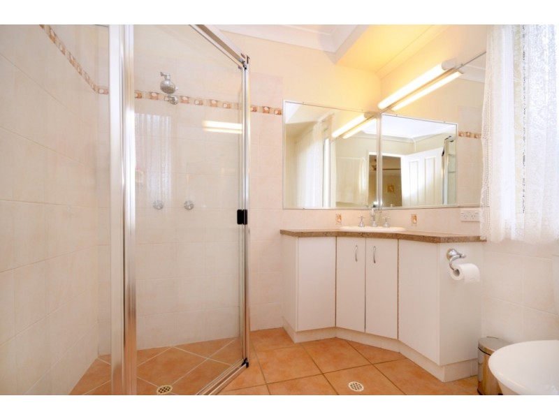1  Kimdon Crescent, Highfields QLD 4352