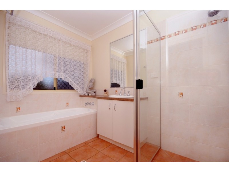 1  Kimdon Crescent, Highfields QLD 4352