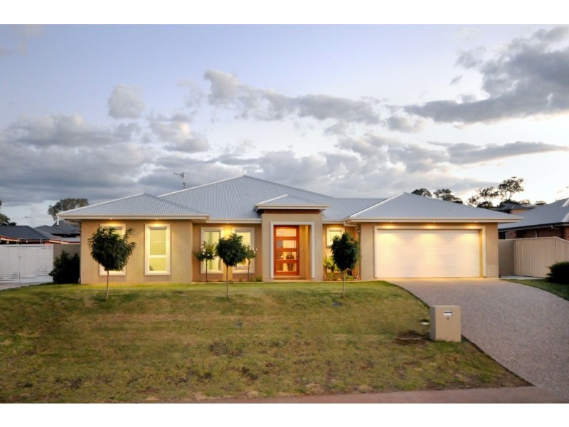 4 Gwenda Drive, Westbrook QLD 4350