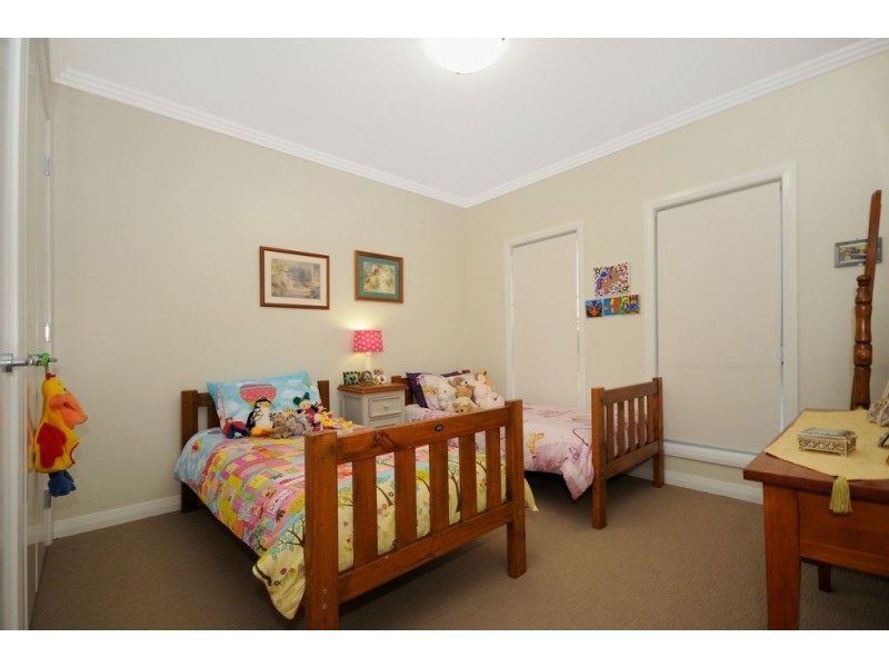 4 Gwenda Drive, Westbrook QLD 4350