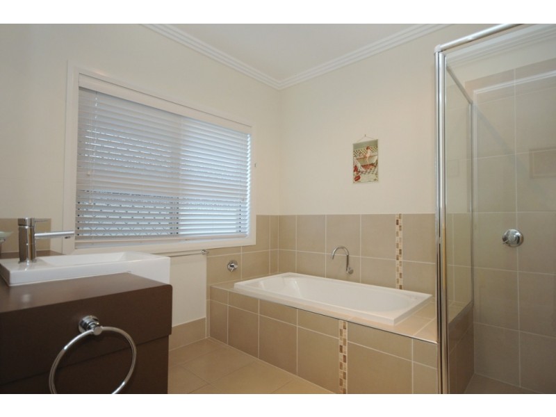 4 Gwenda Drive, Westbrook QLD 4350