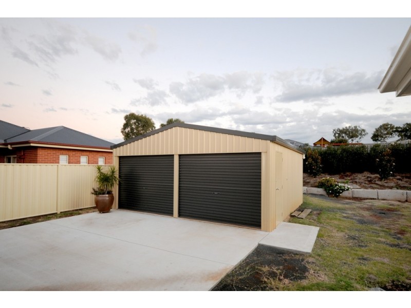 4 Gwenda Drive, Westbrook QLD 4350