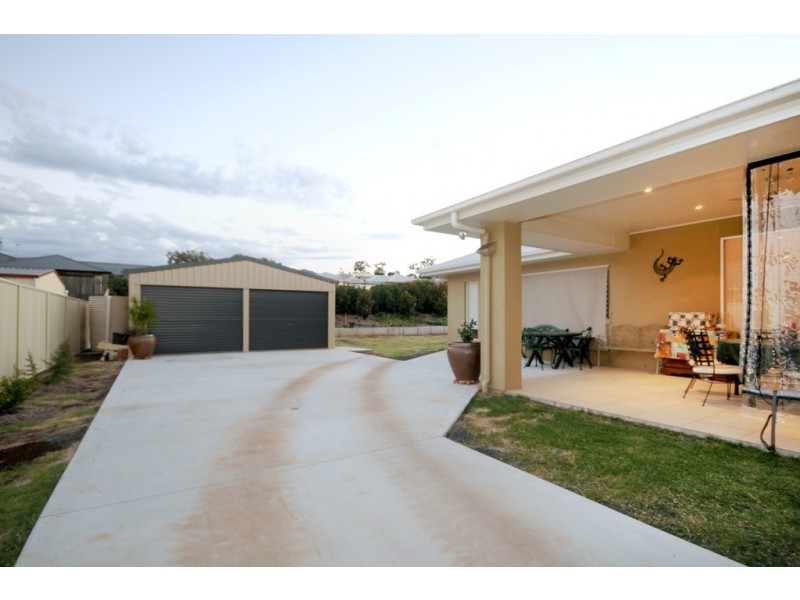 4 Gwenda Drive, Westbrook QLD 4350