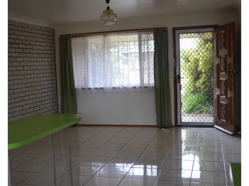 2/17 Canberra Street, Harristown QLD 4350