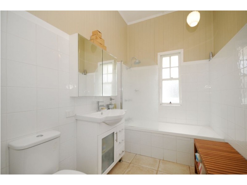 6 Tozer, Newtown QLD 4350