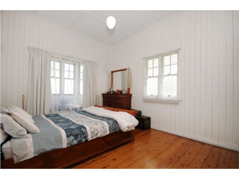 6 Tozer, Newtown QLD 4350