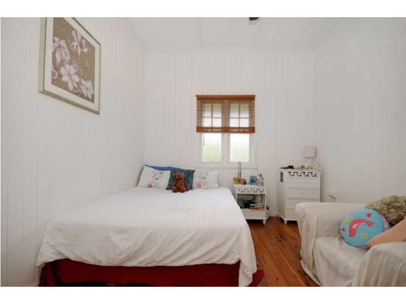 6 Tozer, Newtown QLD 4350