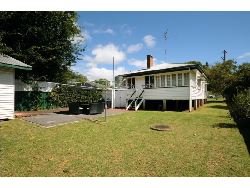 6 Tozer, Newtown QLD 4350