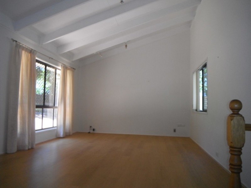 8 Warana Avenue, East Toowoomba QLD 4350