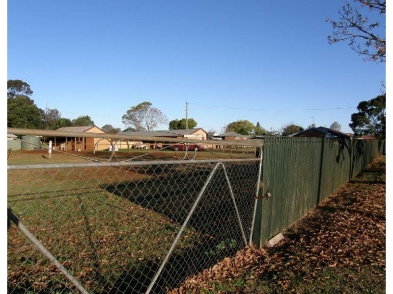 8 McDowall Street, Newtown QLD 4350