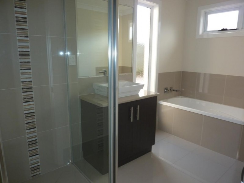 2/14 Ethan Street, Middle Ridge QLD 4350