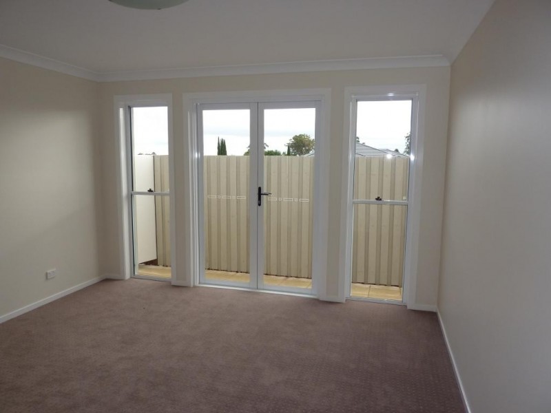 2/14 Ethan Street, Middle Ridge QLD 4350