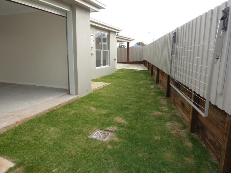 2/14 Ethan Street, Middle Ridge QLD 4350