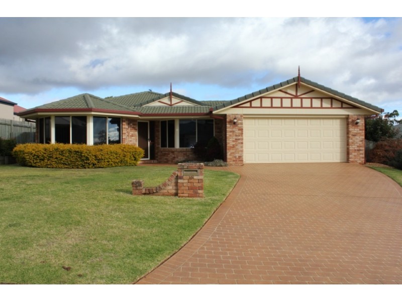 10 Paddington, Middle Ridge QLD 4350