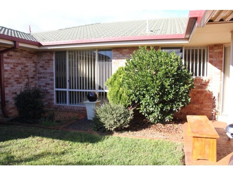 10 Paddington, Middle Ridge QLD 4350