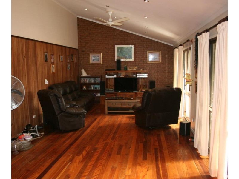 2262 Flagstone Creek Road, Middle Ridge QLD 4350