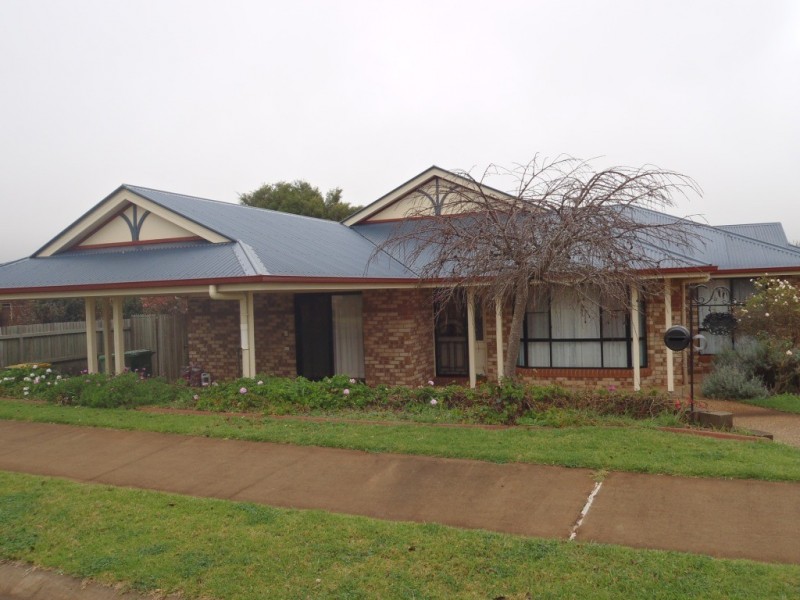15 Brunkhorst Drive, Kearneys Spring QLD 4350