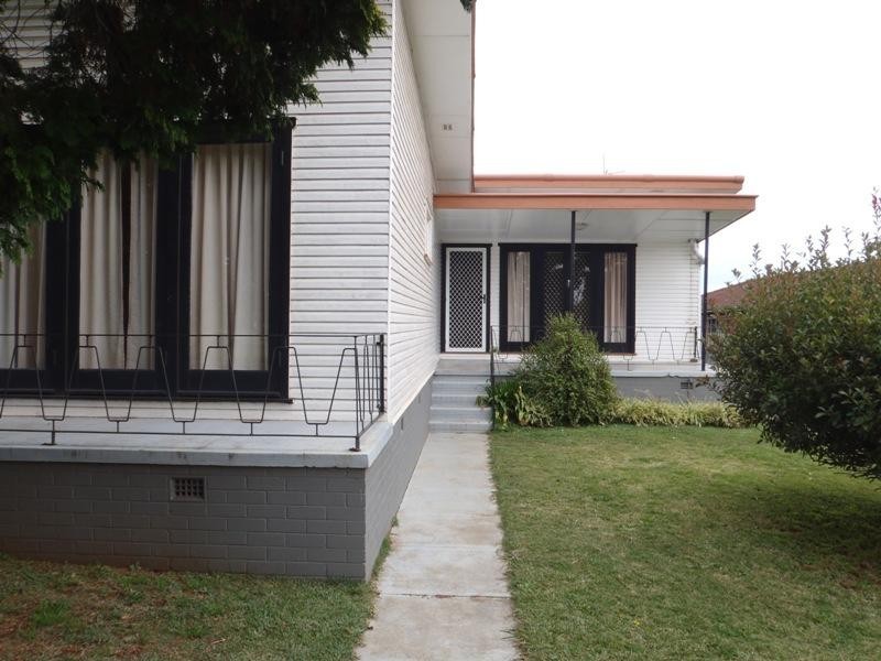 377 Tor Street, Newtown QLD 4305