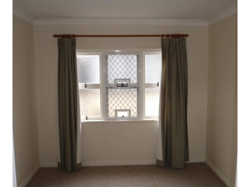 377 Tor Street, Newtown QLD 4305