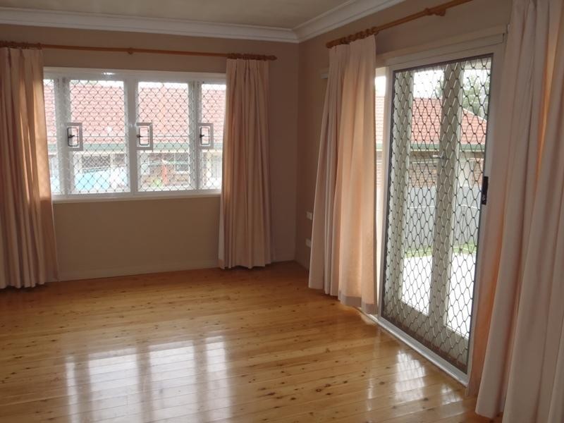 377 Tor Street, Newtown QLD 4305