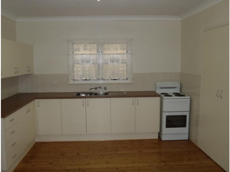 377 Tor Street, Newtown QLD 4305