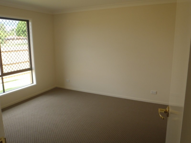 16 Barwick Street, Wilsonton Heights QLD 4350