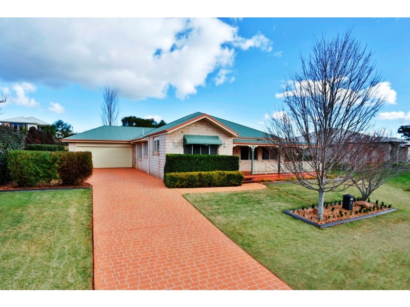 8 St Andrews Court, Middle Ridge QLD 4350