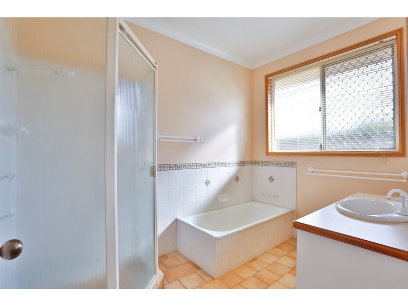 8 St Andrews Court, Middle Ridge QLD 4350