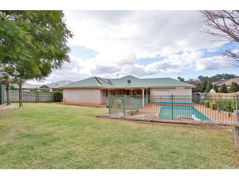 8 St Andrews Court, Middle Ridge QLD 4350
