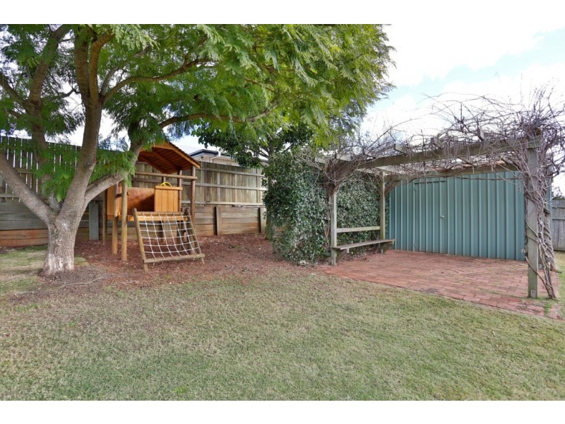 8 St Andrews Court, Middle Ridge QLD 4350