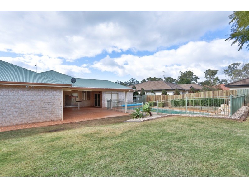 8 St Andrews Court, Middle Ridge QLD 4350