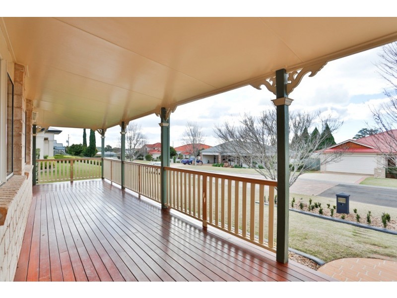 8 St Andrews Court, Middle Ridge QLD 4350