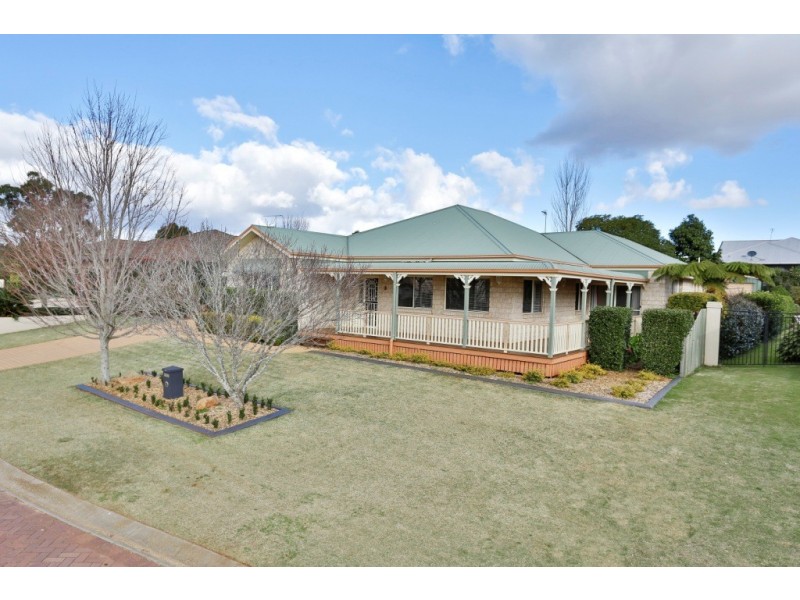 8 St Andrews Court, Middle Ridge QLD 4350