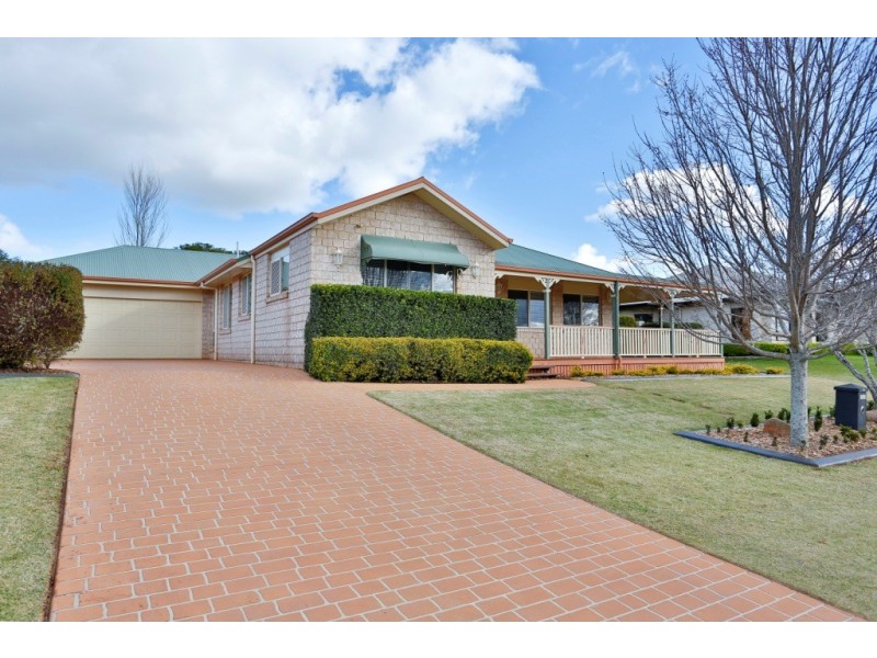 8 St Andrews Court, Middle Ridge QLD 4350