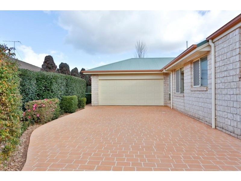 8 St Andrews Court, Middle Ridge QLD 4350