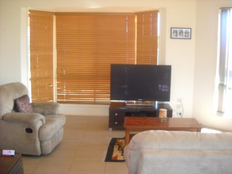10 Vanham Close, Middle Ridge QLD 4350