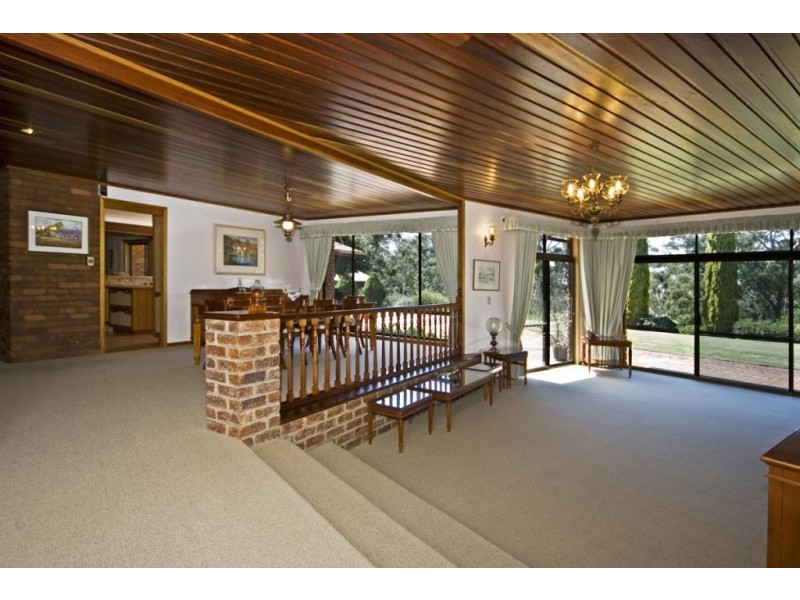 6 Inadale Court, Middle Ridge QLD 4350